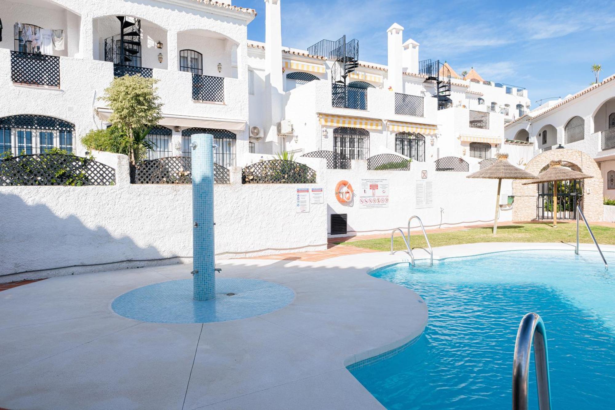 Cosy Apartment In Verano Azul Nerja Exterior foto