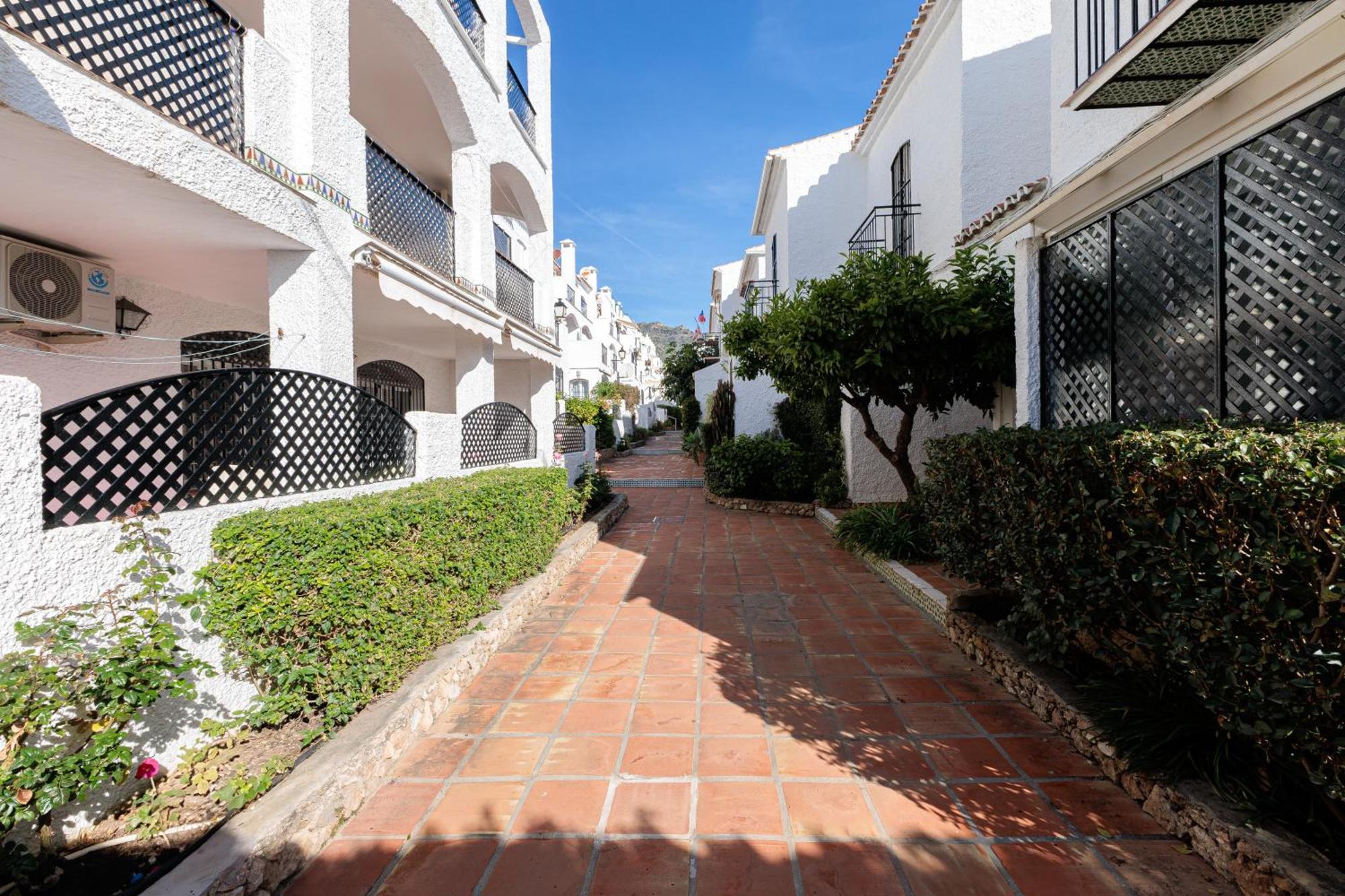 Cosy Apartment In Verano Azul Nerja Exterior foto